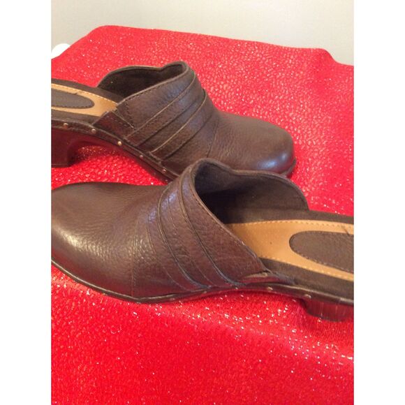 Naturalizer Size 8 Jordan Mules Clogs Leather Womens Shoe Slip On Studded - Picture 9 of 11